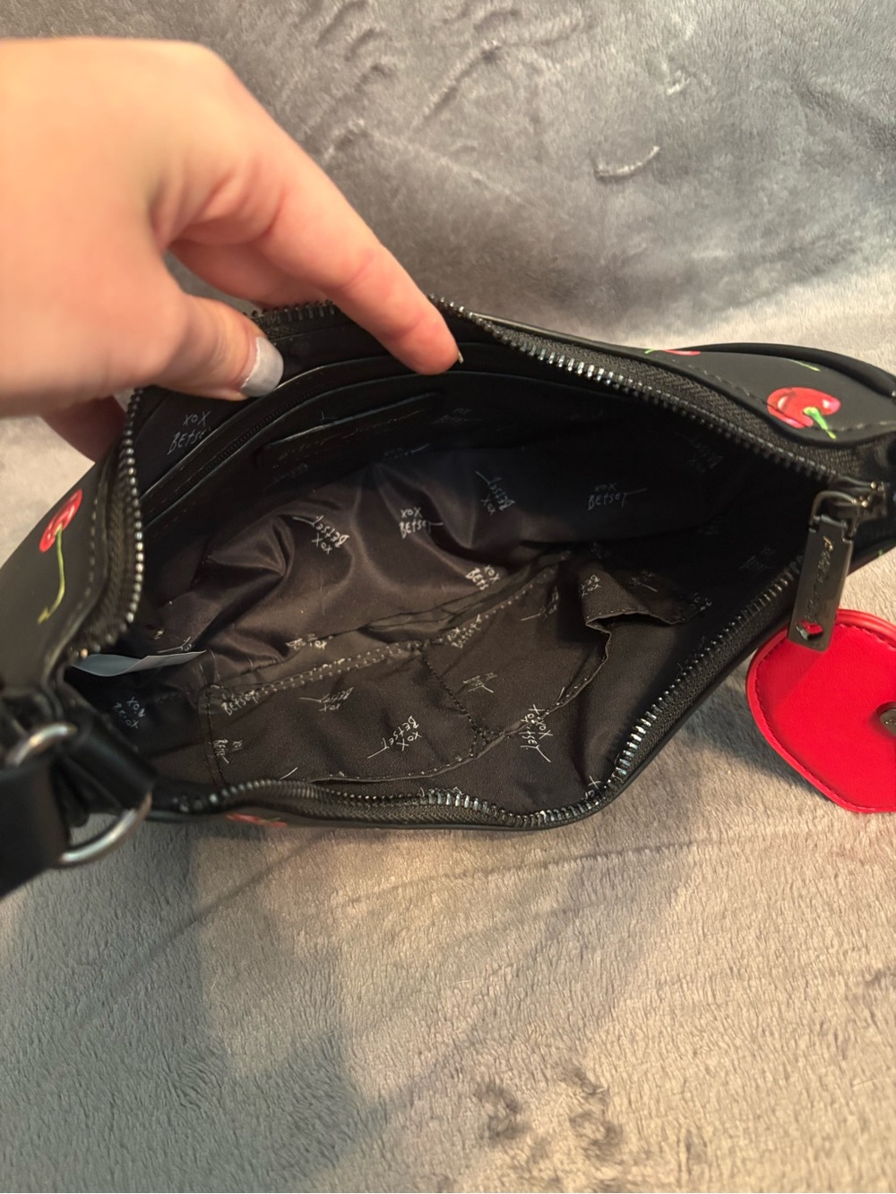 Betsey Johnson cherry shoulder bag - Picture 3 of 4